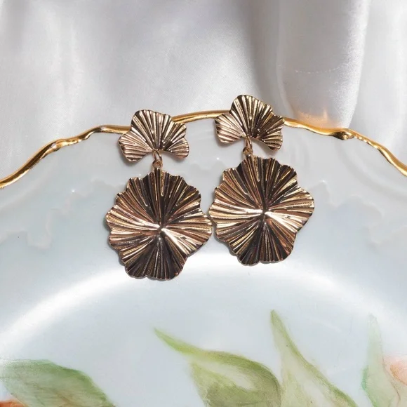 ✨Free People Freya Gold Drop Earrings - Picture 6 of 7